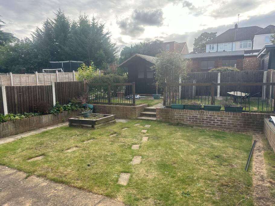 5 Bedroom House In Da7 Erith Екстериор снимка